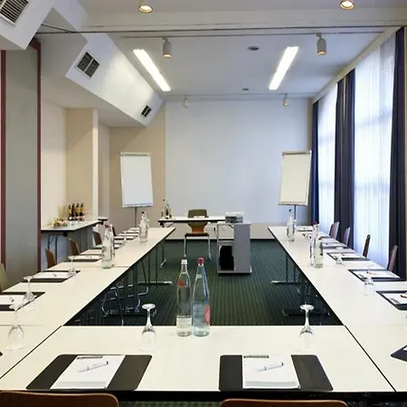 Muenchen-schwabing 2* Munich